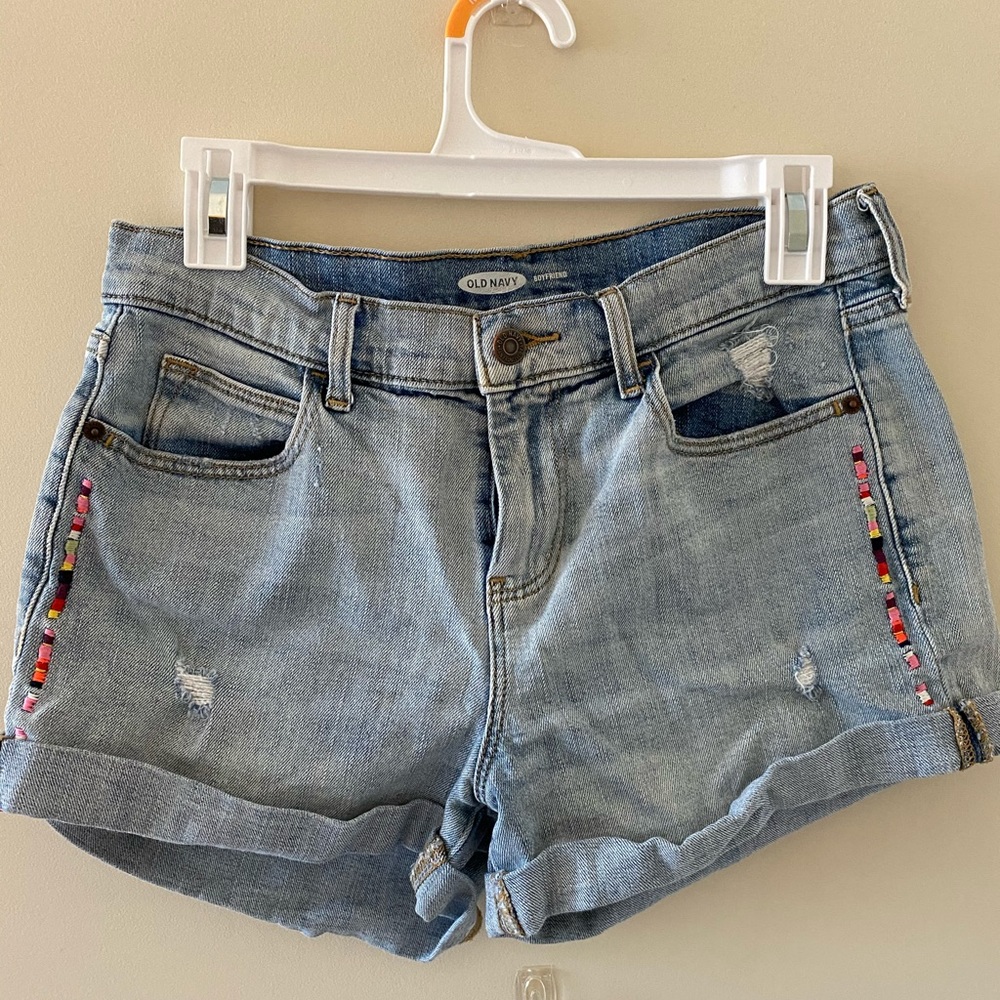 Old Navy boyfriend jeans lightwashed w/ embroidery